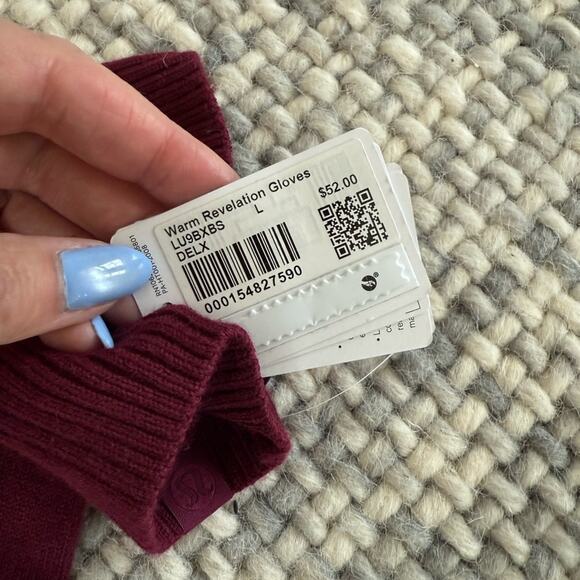lululemon athletica Burgundy Gloves - Picture 2 of 2